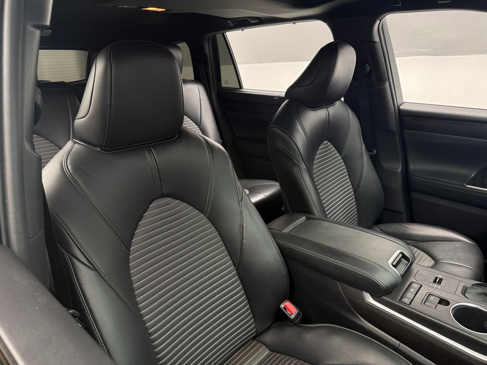 Thumbnail: 2022 Toyota Highlander - 2