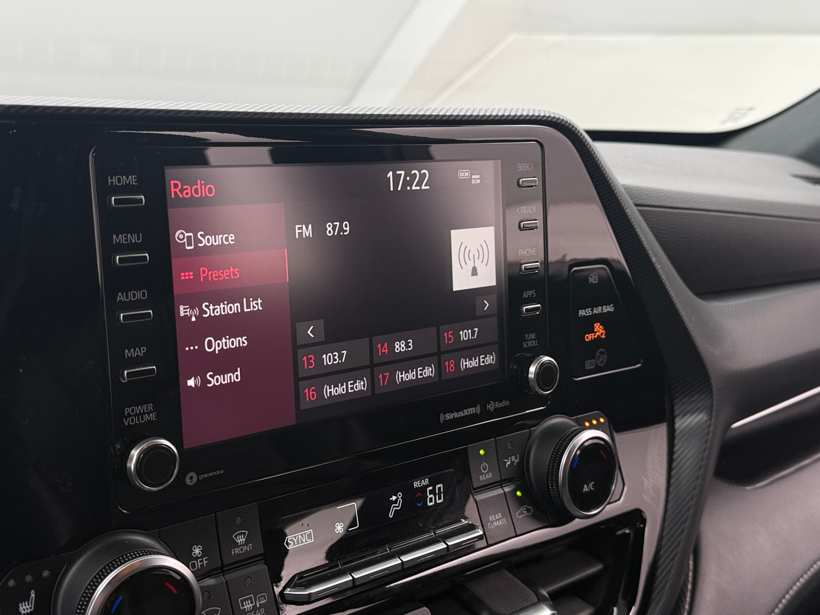 Thumbnail: 2022 Toyota Highlander - 4