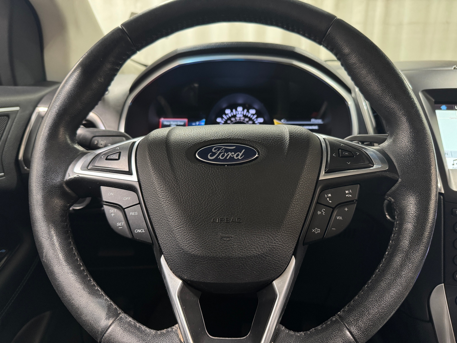 Thumbnail: 2017 Ford Edge - 4