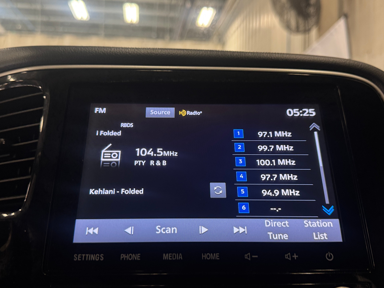 Thumbnail: 2020 Mitsubishi Outlander - 3