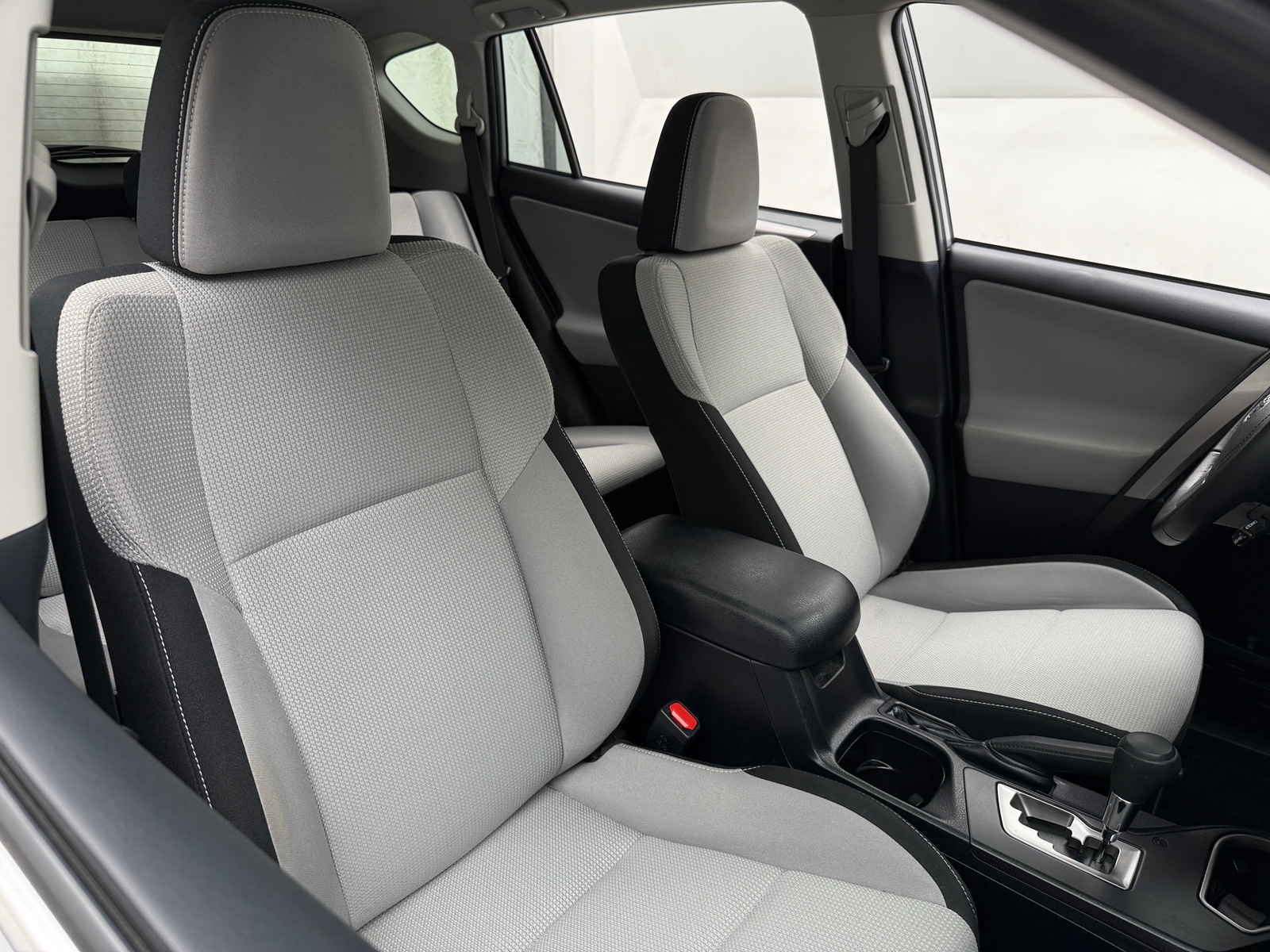 Thumbnail: 2018 Toyota RAV4 - 2