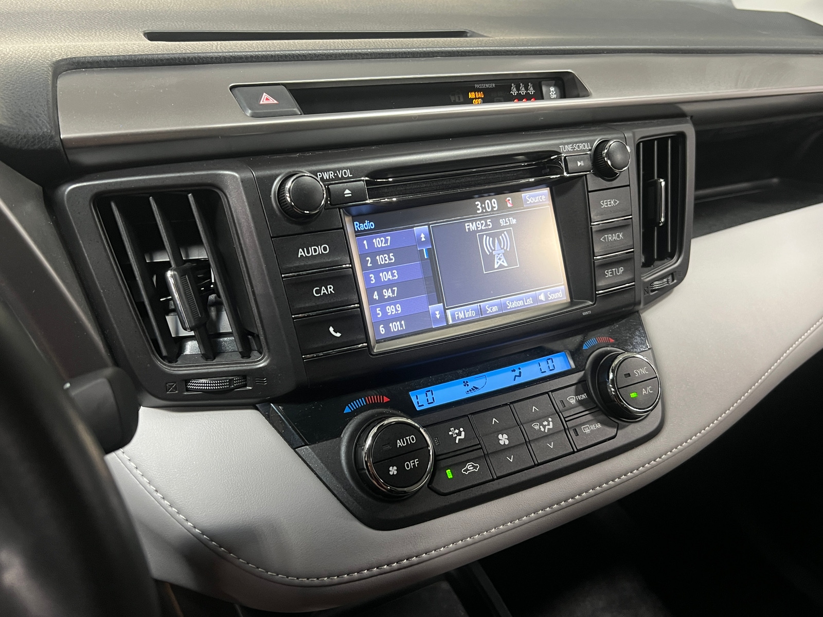 Thumbnail: 2018 Toyota RAV4 - 4