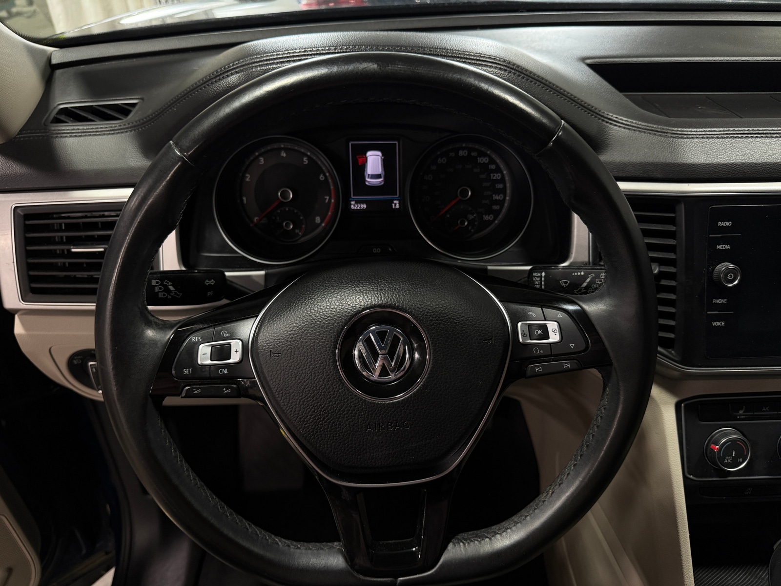 Thumbnail: 2018 Volkswagen Atlas - 4