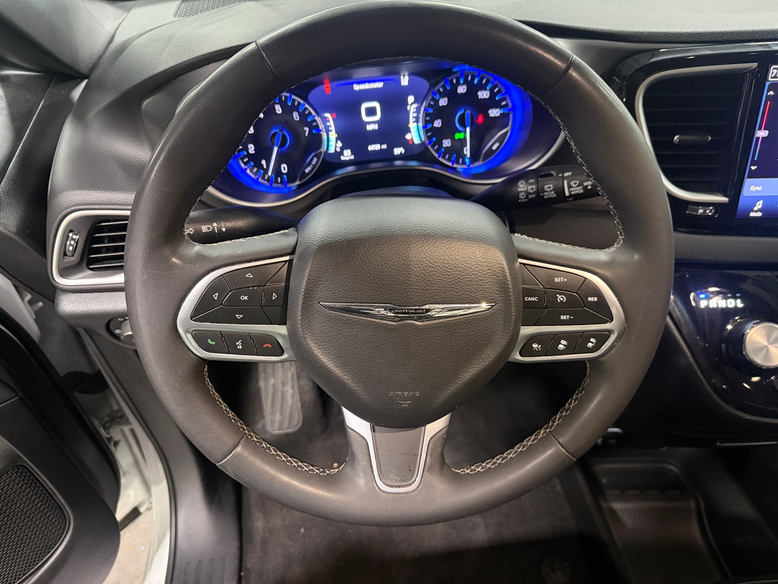 Thumbnail: 2025 Chrysler Pacifica - 4
