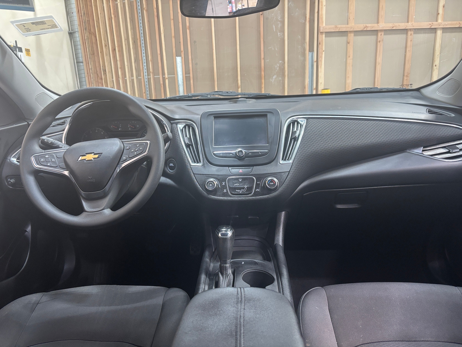 Thumbnail: 2018 Chevrolet Malibu - 3