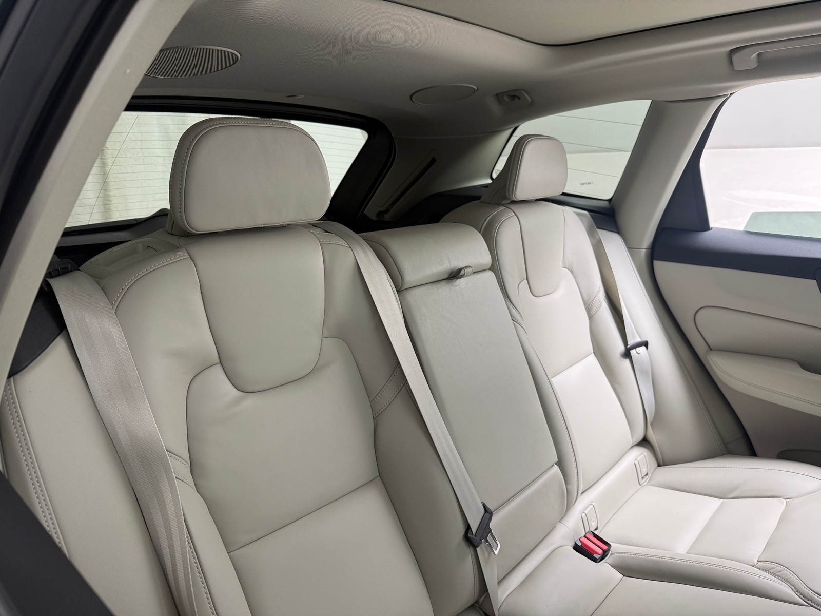 Thumbnail: 2022 Volvo XC60 - 5