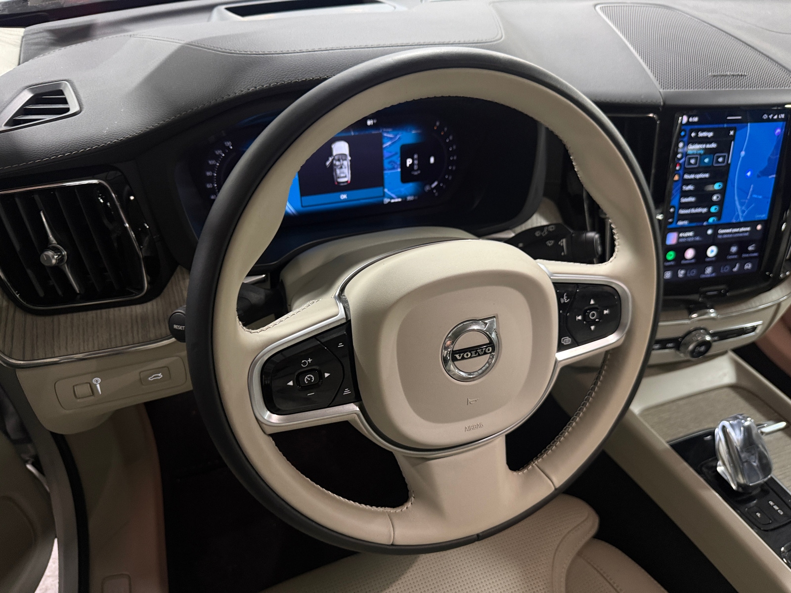 Thumbnail: 2022 Volvo XC60 - 4