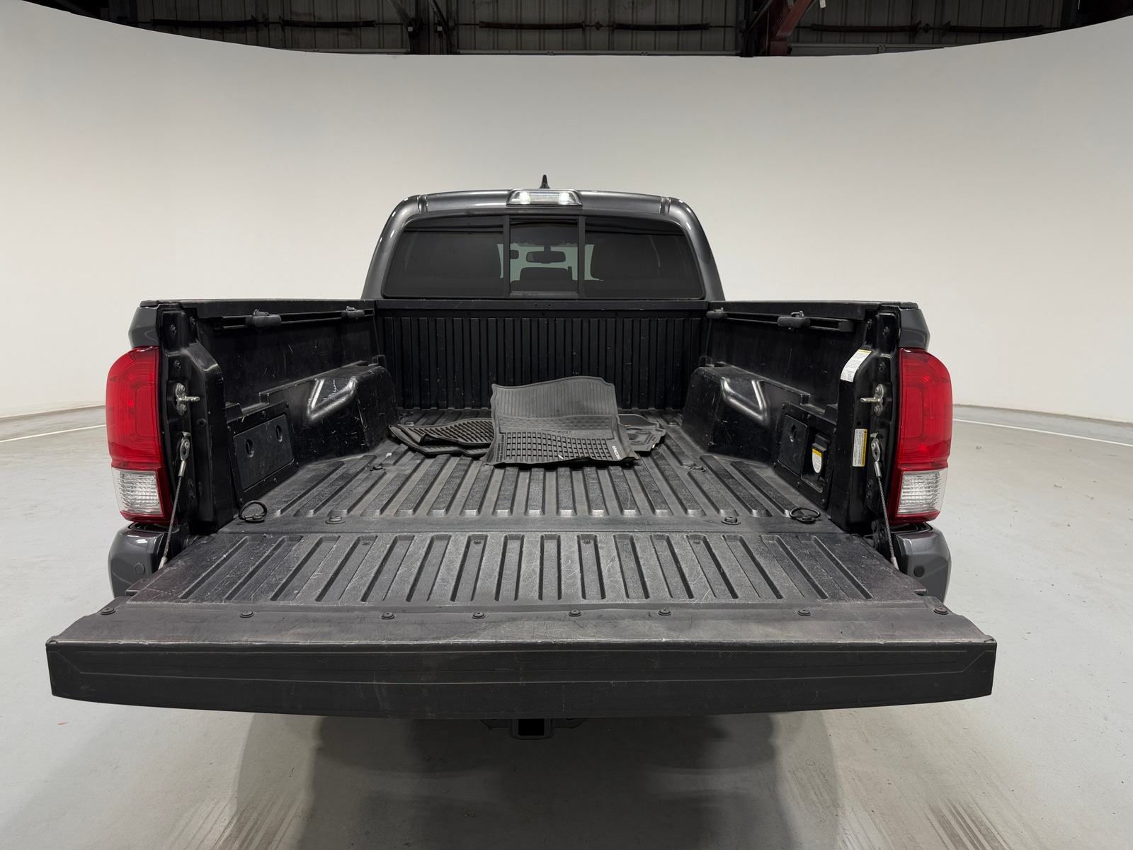 Thumbnail: 2016 Toyota Tacoma - 7