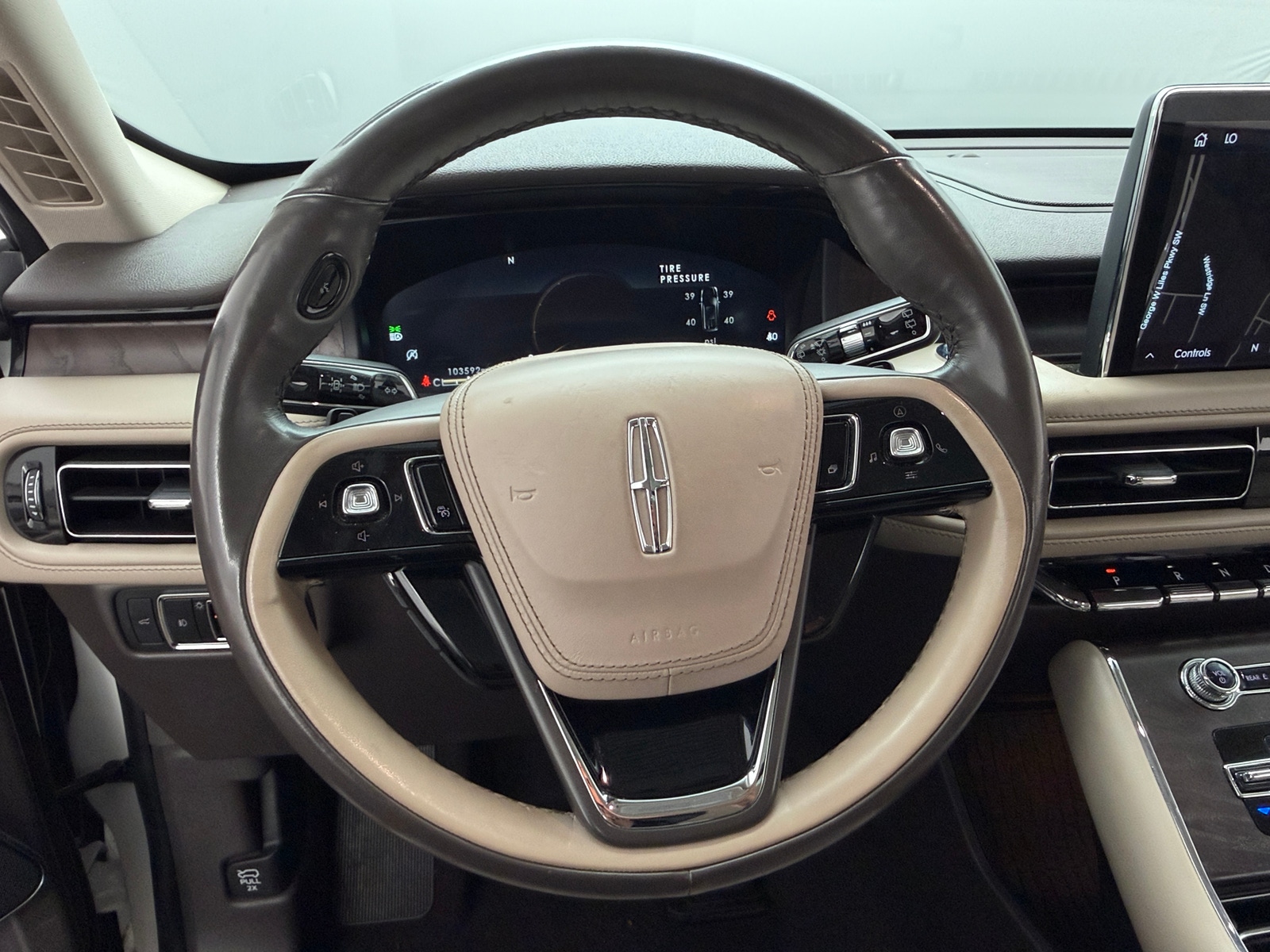 Thumbnail: 2021 Lincoln Aviator - 4