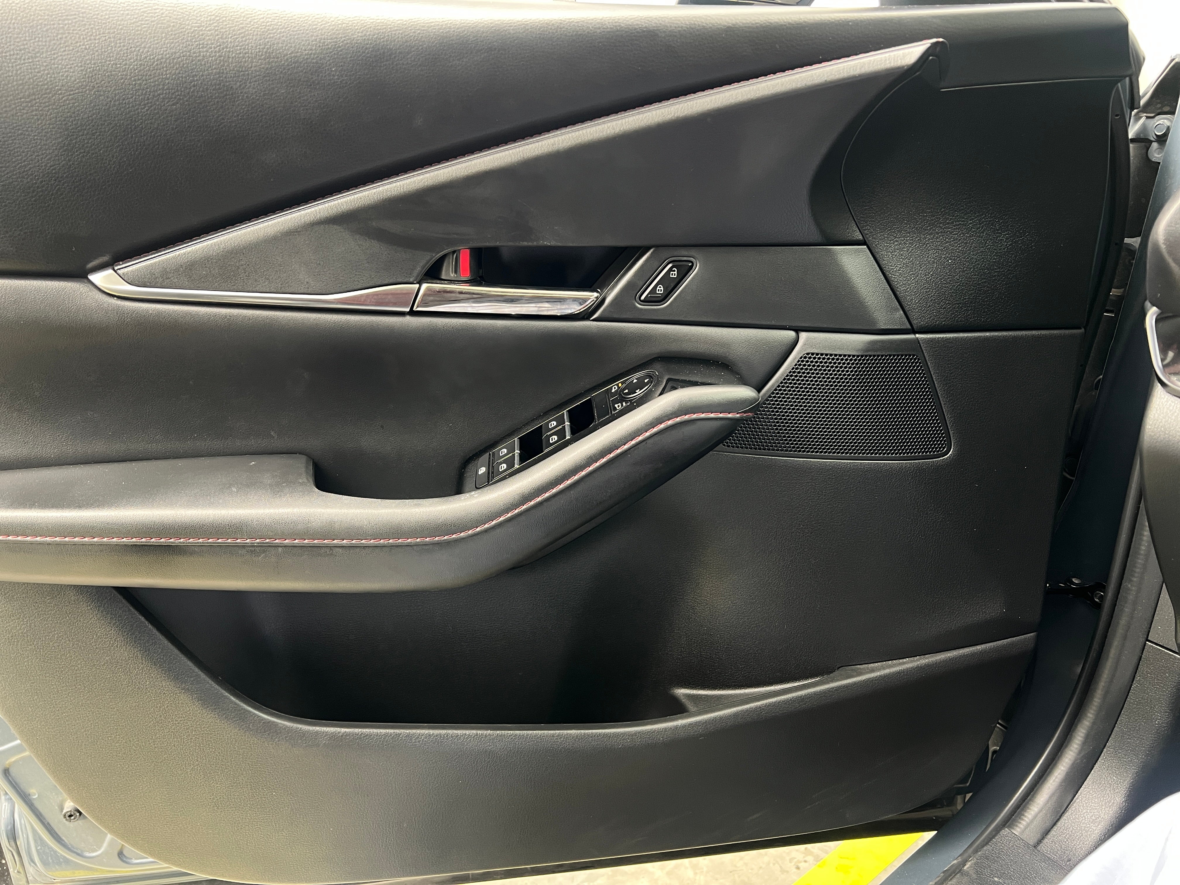 2023 Mazda CX-30 Carbon Edition - Photo 2