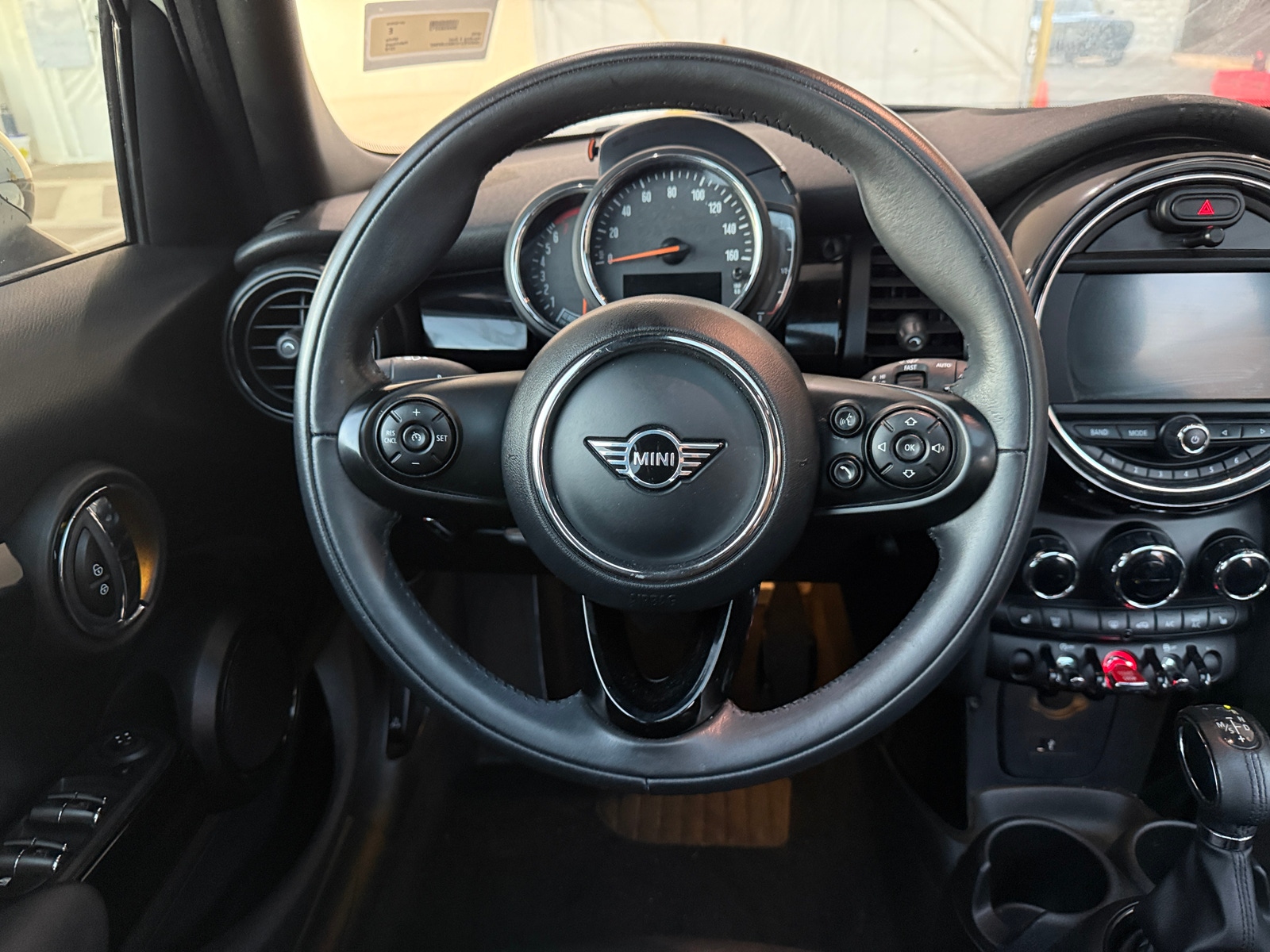 Thumbnail: 2019 MINI Cooper Hardtop - 4