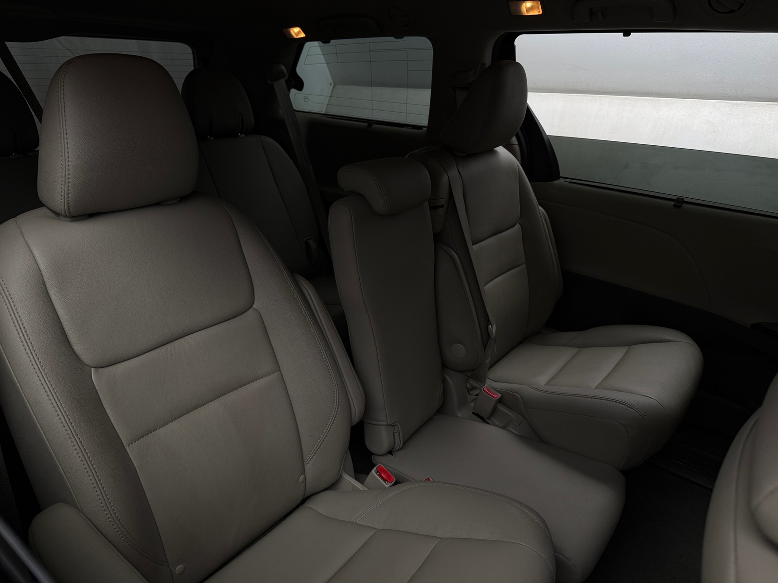 Thumbnail: 2020 Toyota Sienna - 6