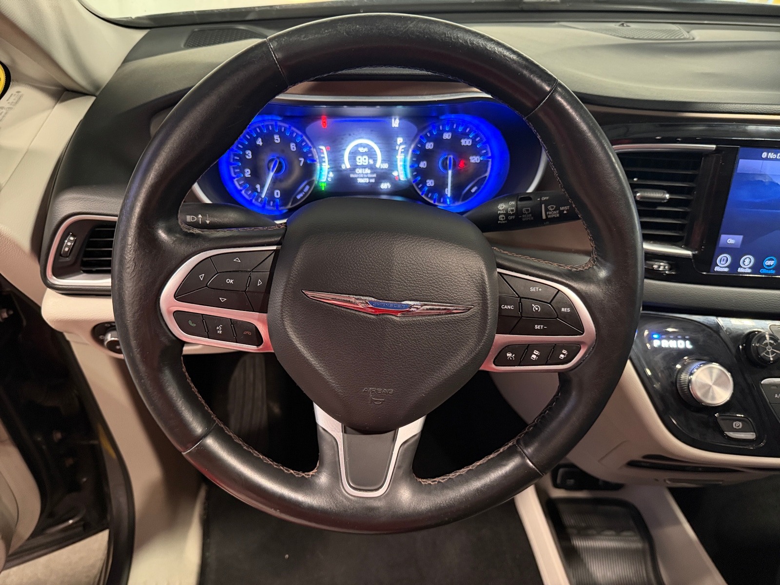 Thumbnail: 2018 Chrysler Pacifica - 4