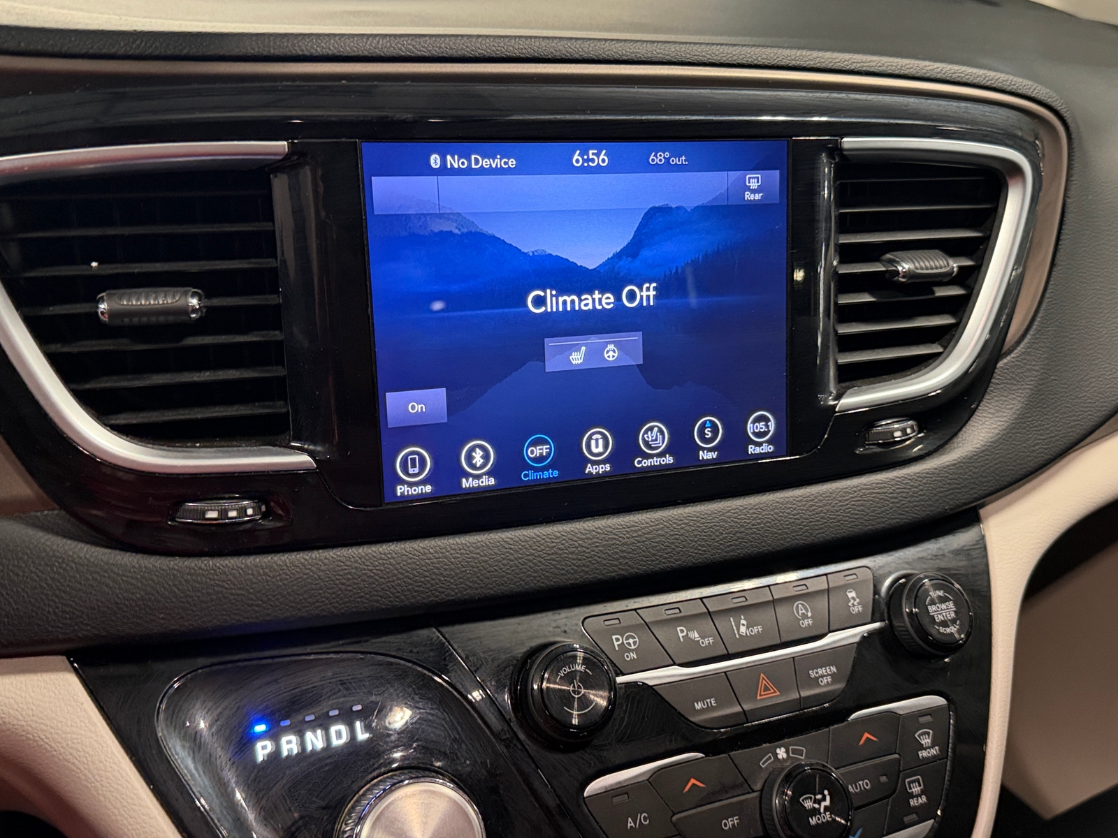 Thumbnail: 2018 Chrysler Pacifica - 3