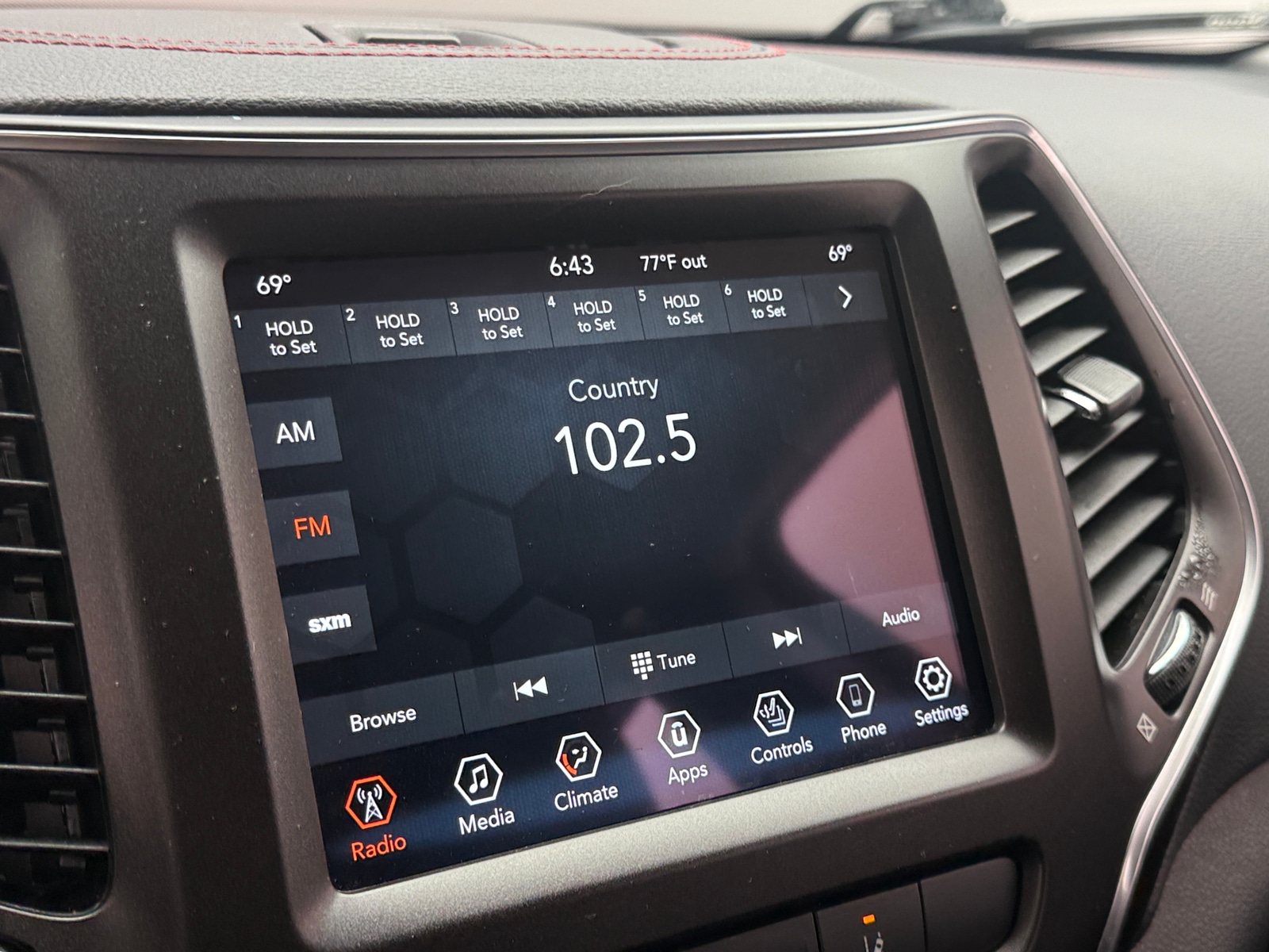 Thumbnail: 2021 Jeep Cherokee - 3