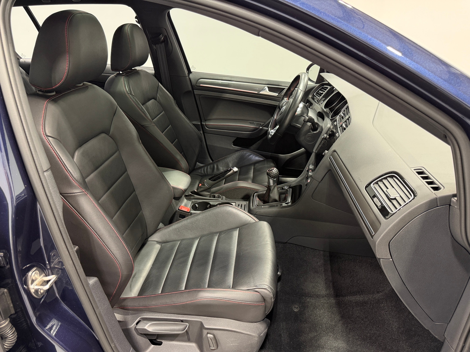 Thumbnail: 2019 Volkswagen Golf - 2