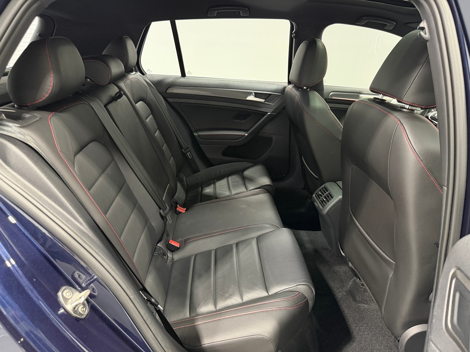 Thumbnail: 2019 Volkswagen Golf - 6