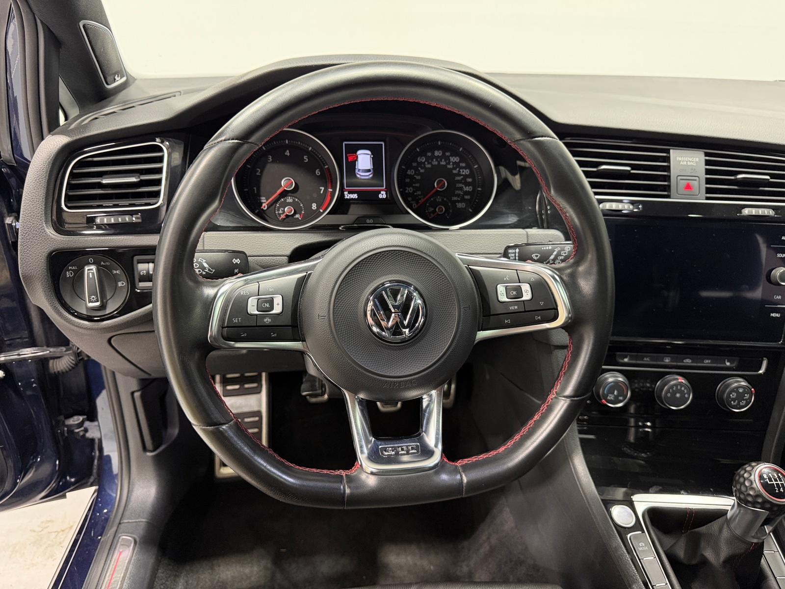 Thumbnail: 2019 Volkswagen Golf - 5