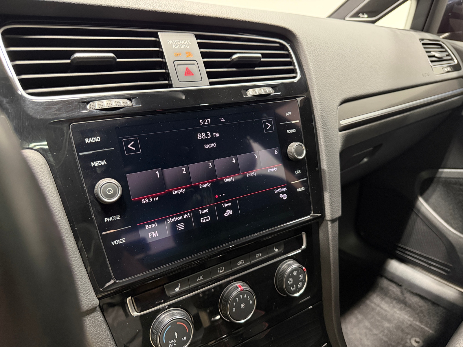 Thumbnail: 2019 Volkswagen Golf - 4