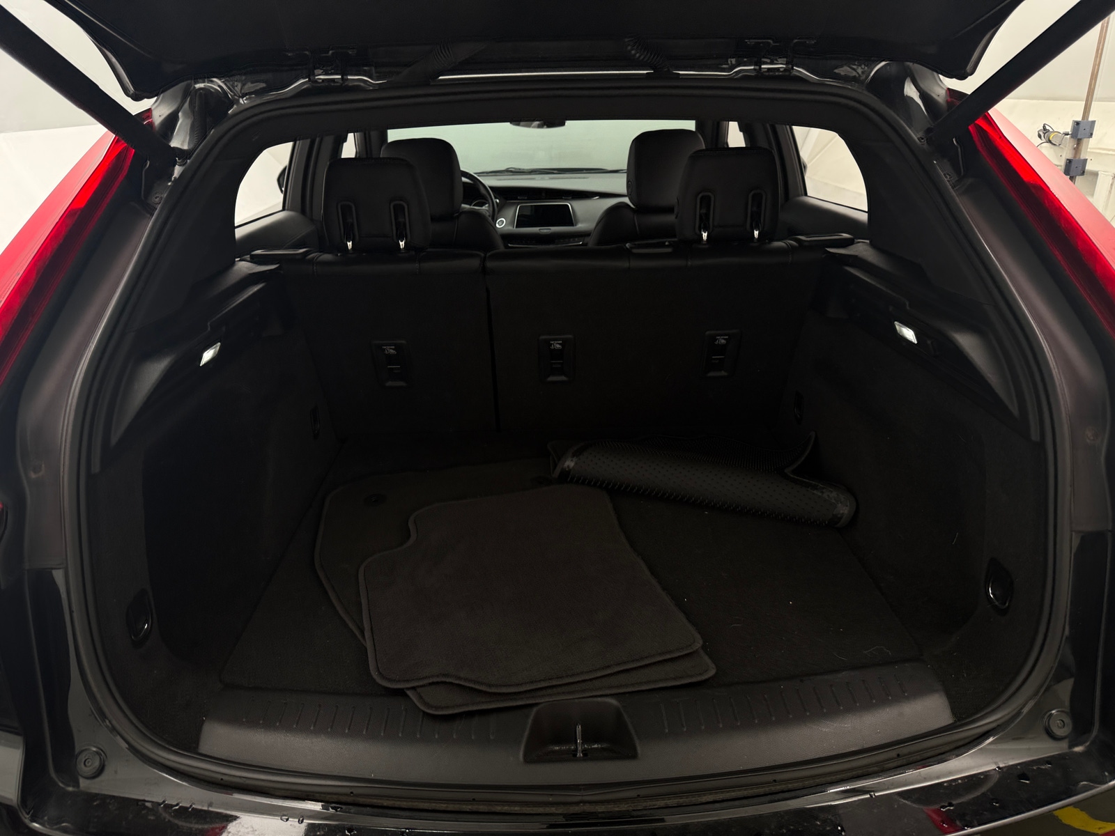 Thumbnail: 2023 Cadillac XT4 - 6