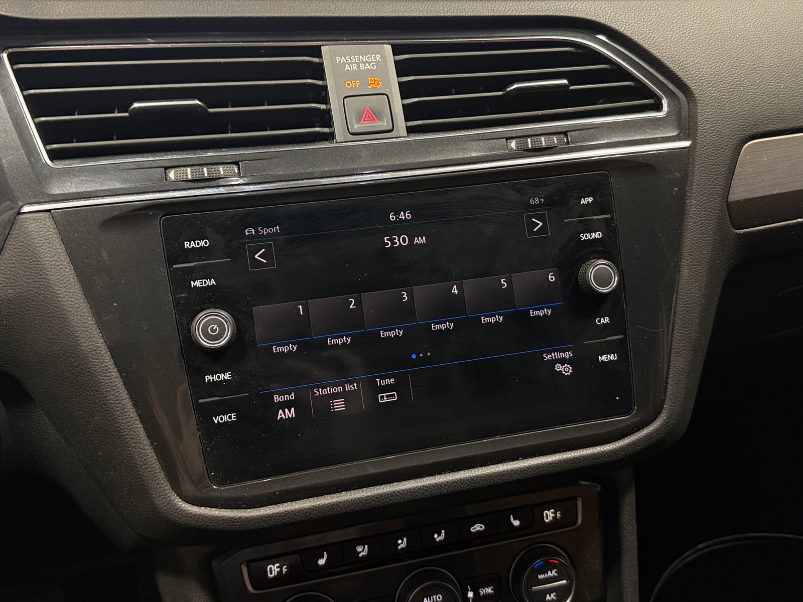 Thumbnail: 2019 Volkswagen Tiguan - 4