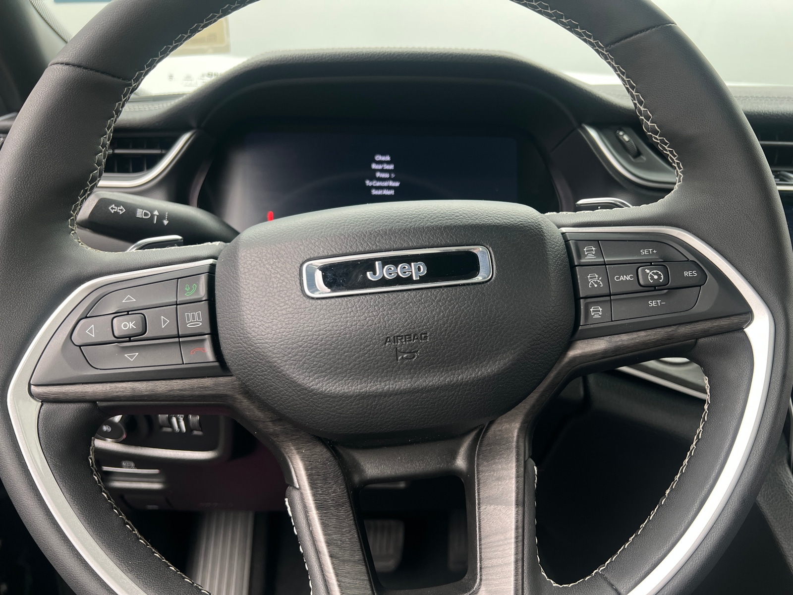 Thumbnail: 2024 Jeep Grand Cherokee L - 4