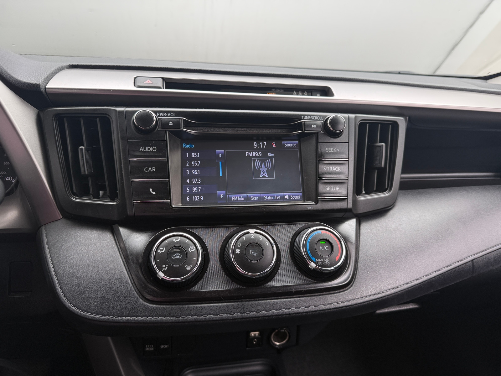 Thumbnail: 2018 Toyota RAV4 - 4