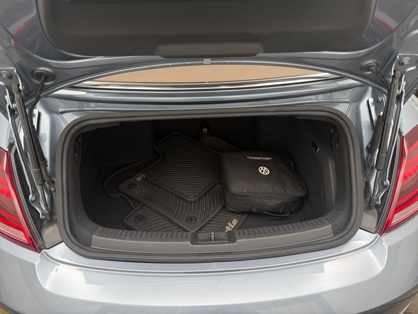 Thumbnail: 2019 Volkswagen Beetle - 7