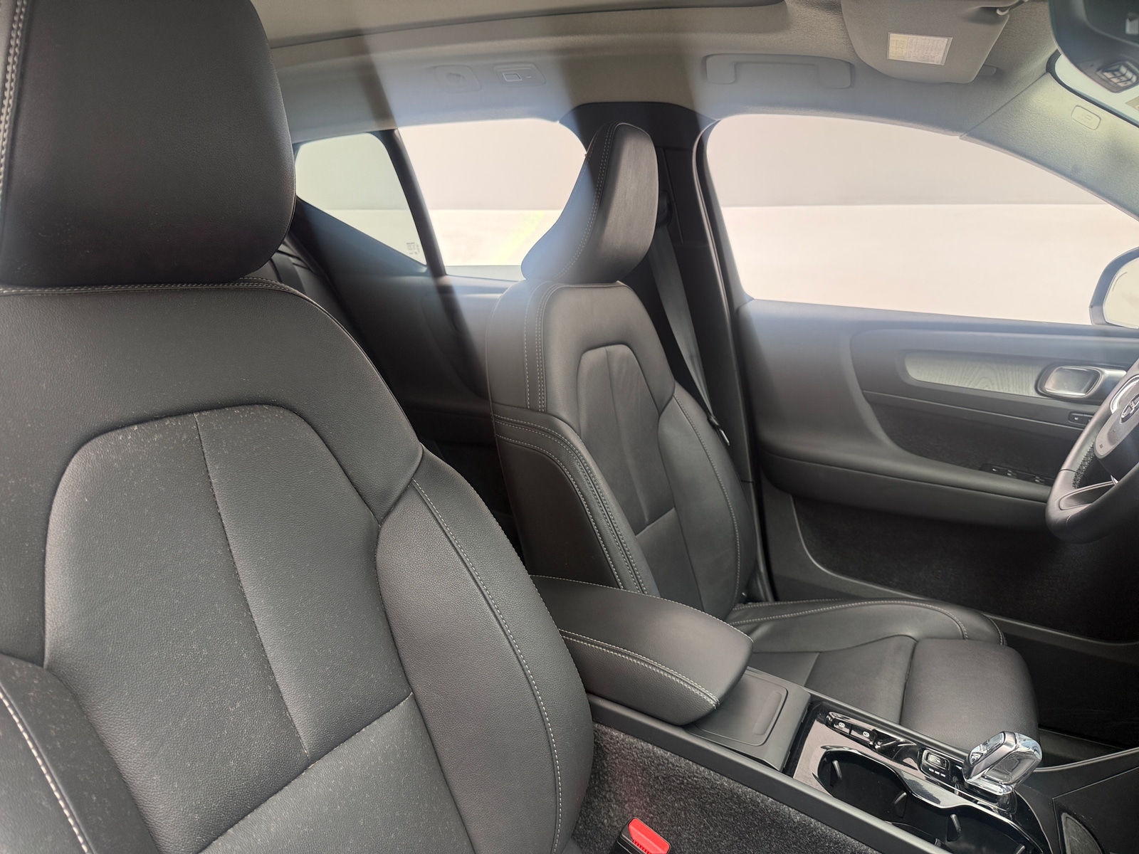Thumbnail: 2026 Volvo XC40 - 2