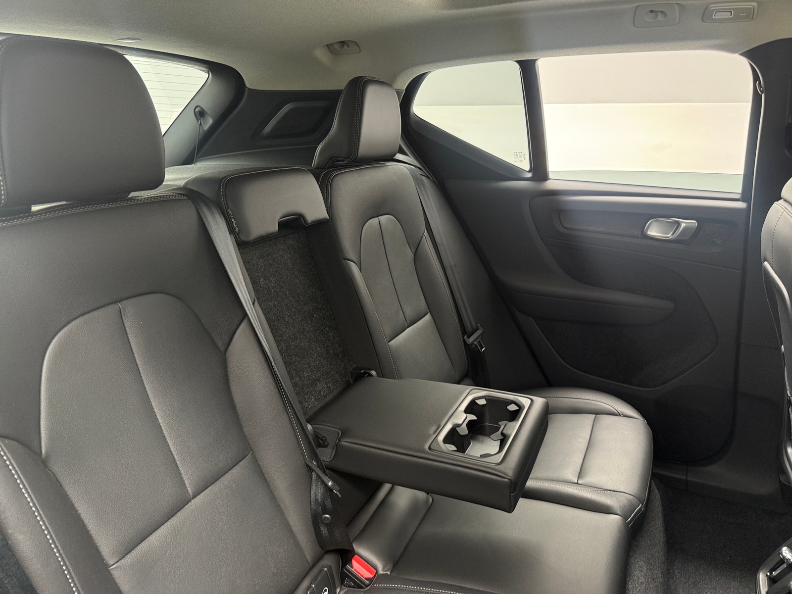Thumbnail: 2026 Volvo XC40 - 6