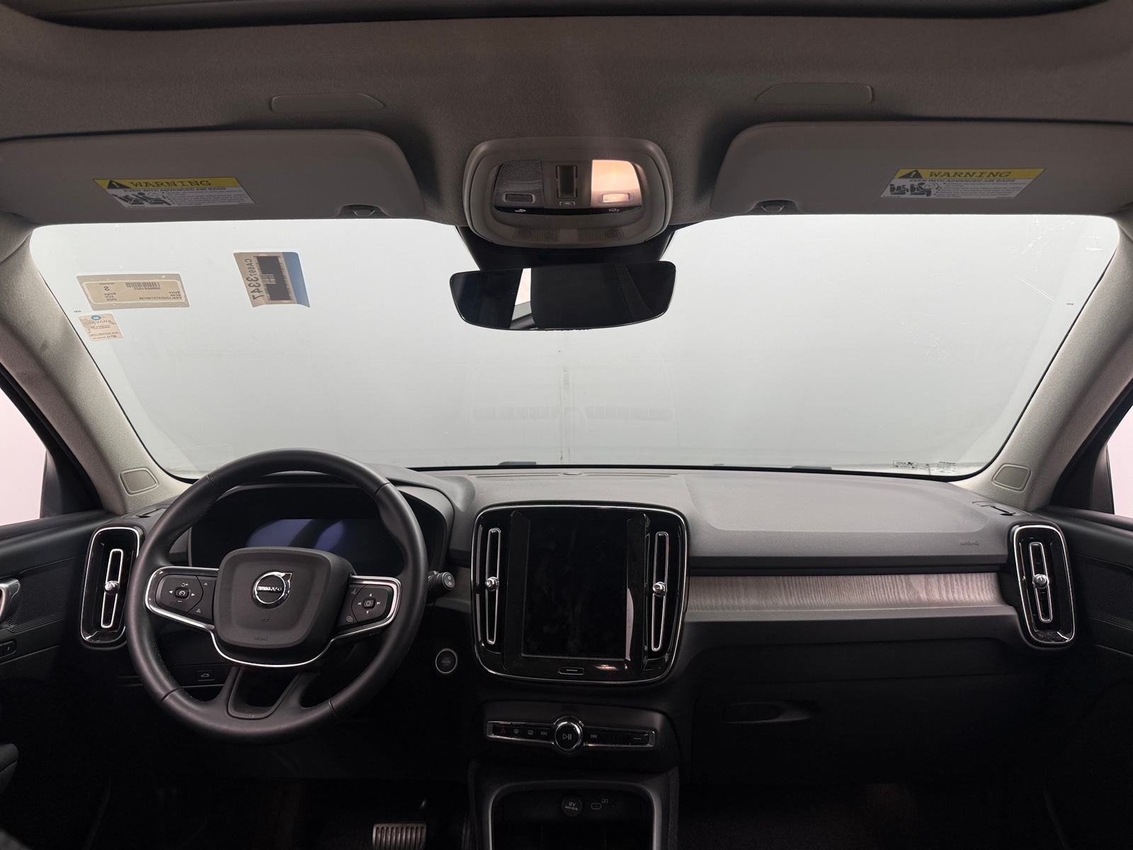 Thumbnail: 2026 Volvo XC40 - 3