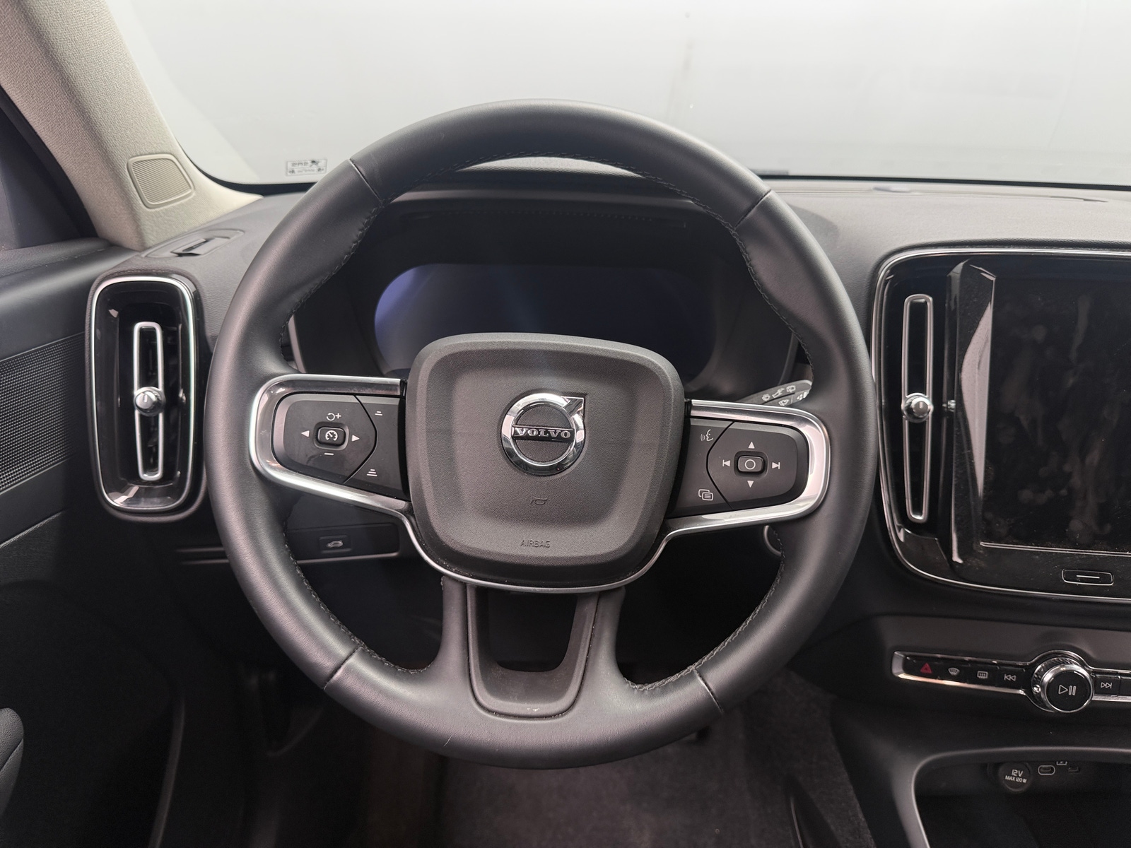 Thumbnail: 2026 Volvo XC40 - 5