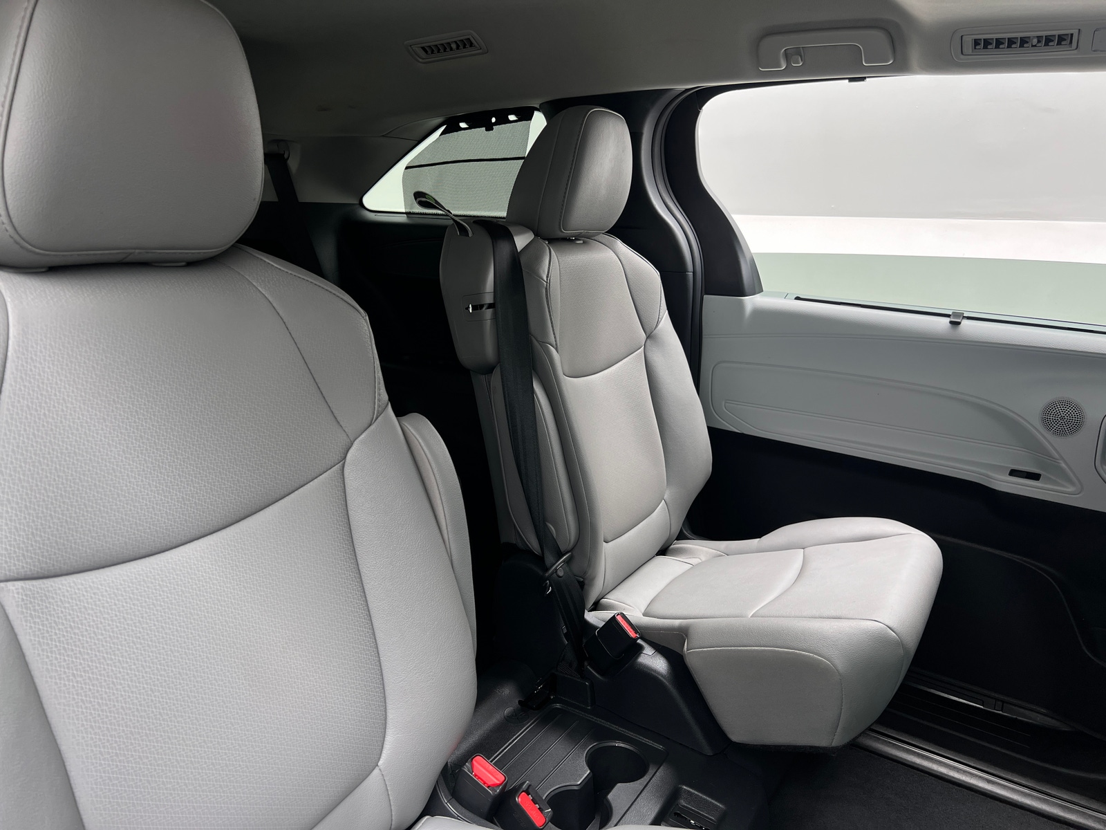 Thumbnail: 2026 Toyota Sienna - 5