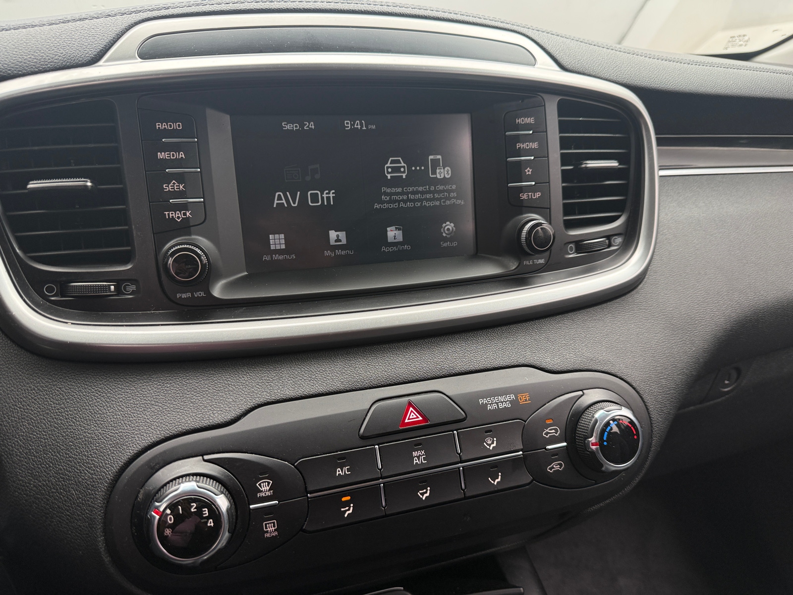 Thumbnail: 2020 Kia Sorento - 4