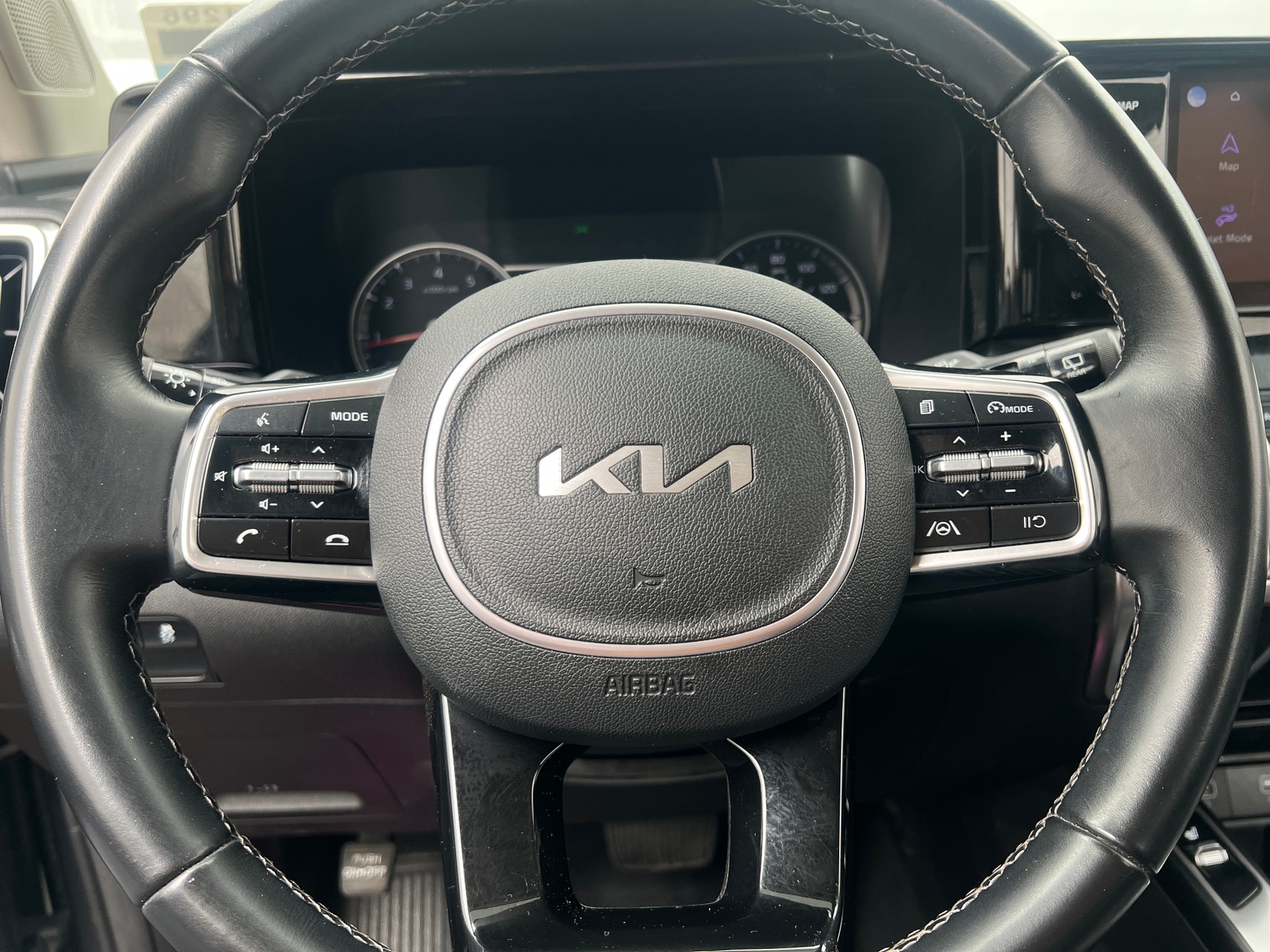 Thumbnail: 2022 Kia Sorento - 4