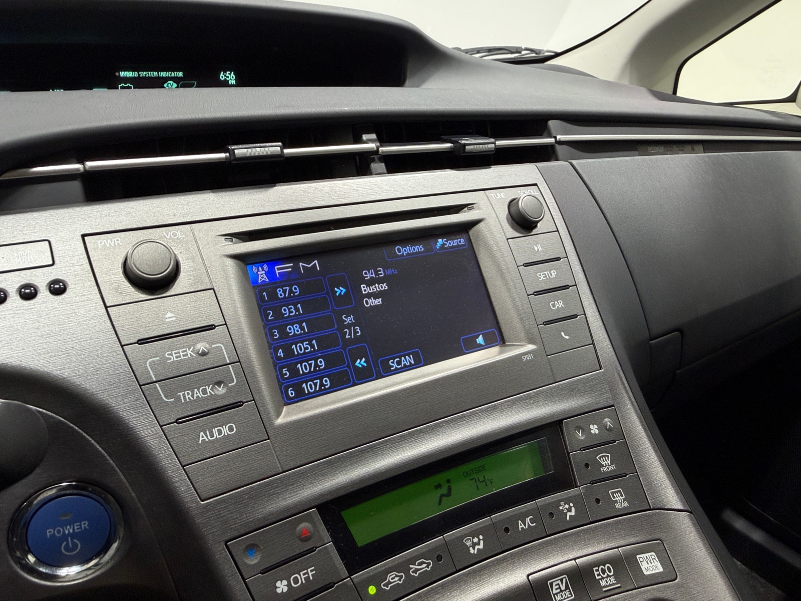 Thumbnail: 2015 Toyota Prius - 4