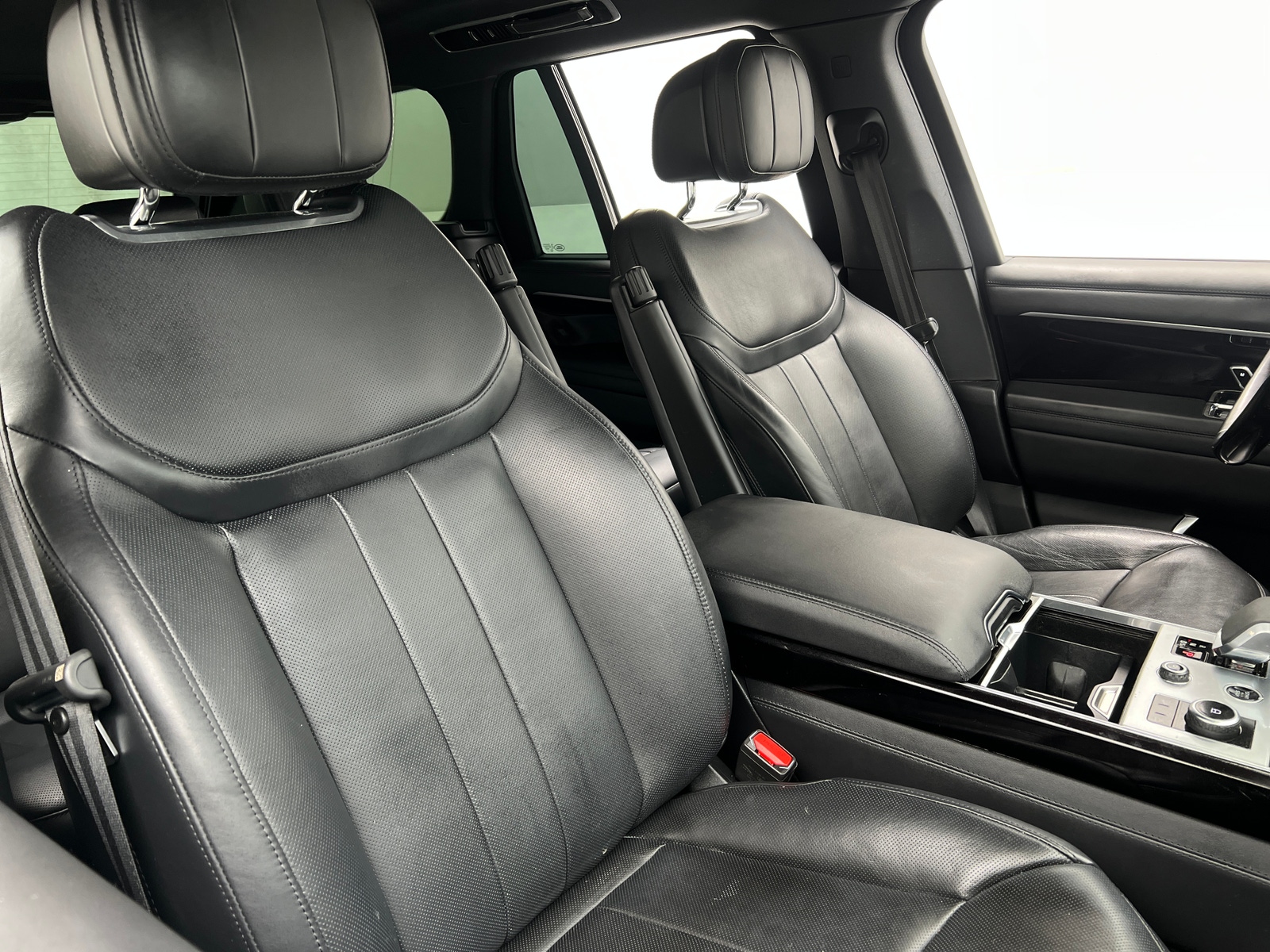 Thumbnail: 2023 Land Rover Range Rover - 2