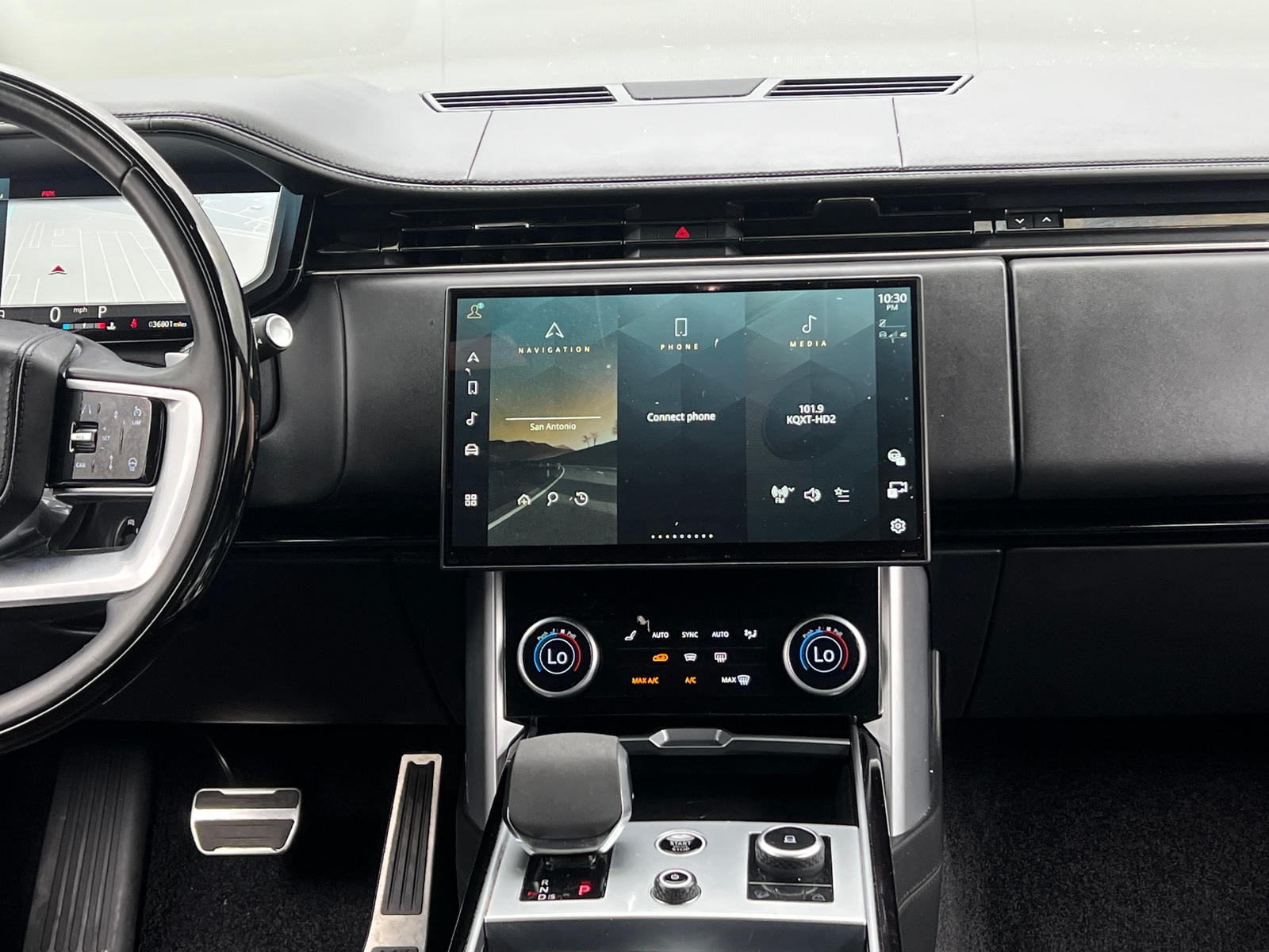 Thumbnail: 2023 Land Rover Range Rover - 4