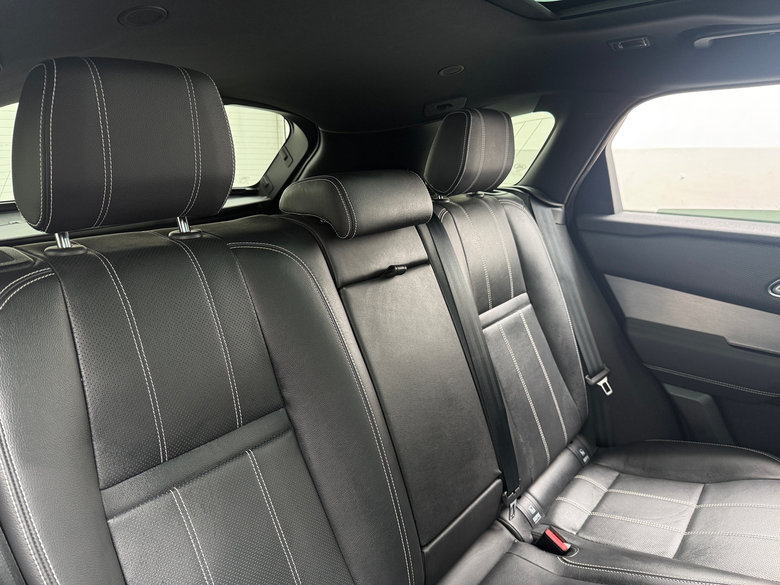 Thumbnail: 2022 Land Rover Range Rover Velar - 6