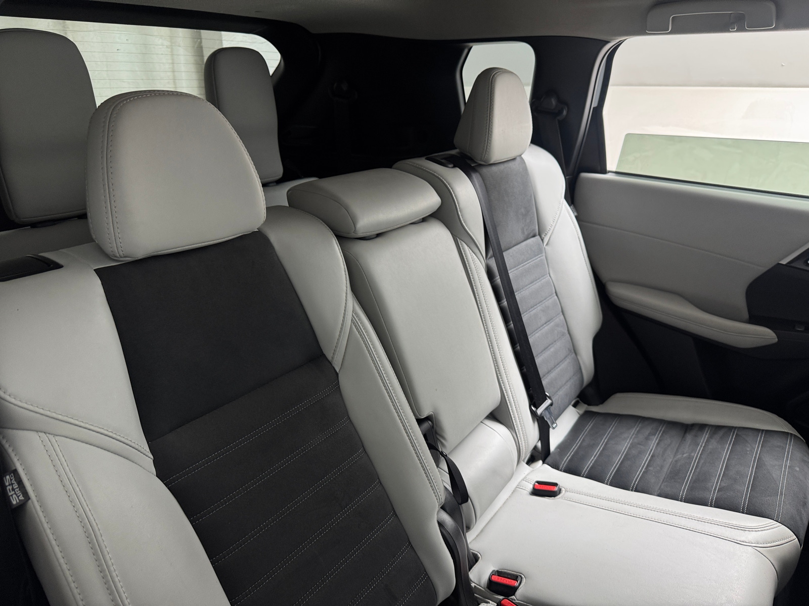 Thumbnail: 2025 Mitsubishi Outlander - 5