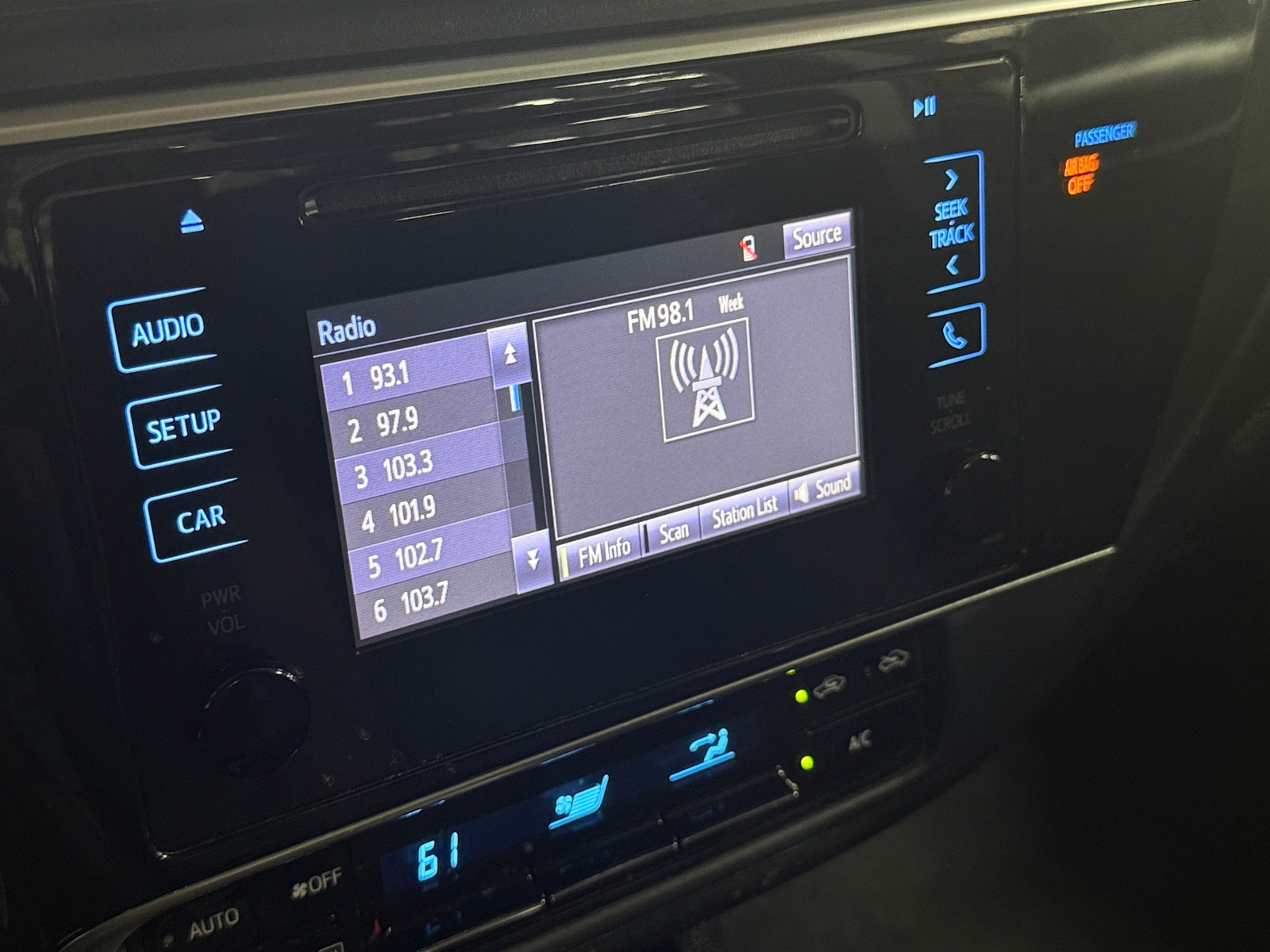 Thumbnail: 2019 Toyota Corolla - 4