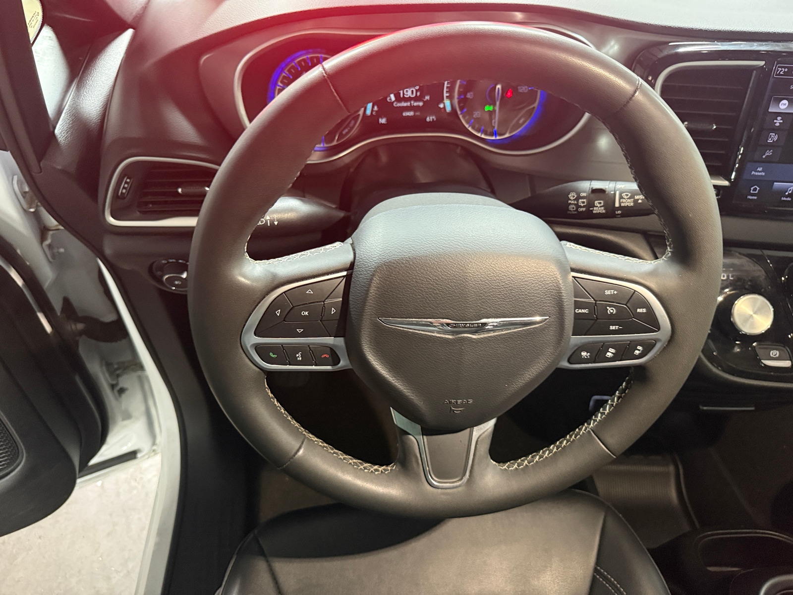 Thumbnail: 2025 Chrysler Pacifica - 4