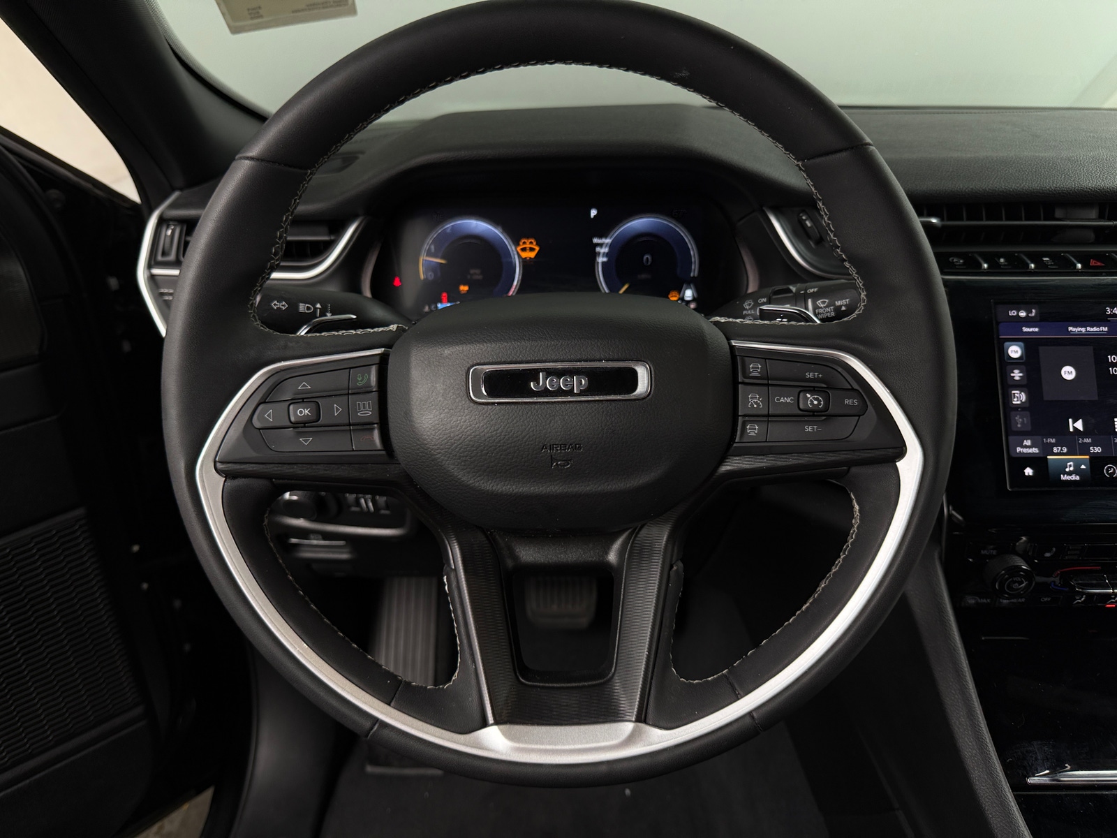 Thumbnail: 2023 Jeep Grand Cherokee - 4