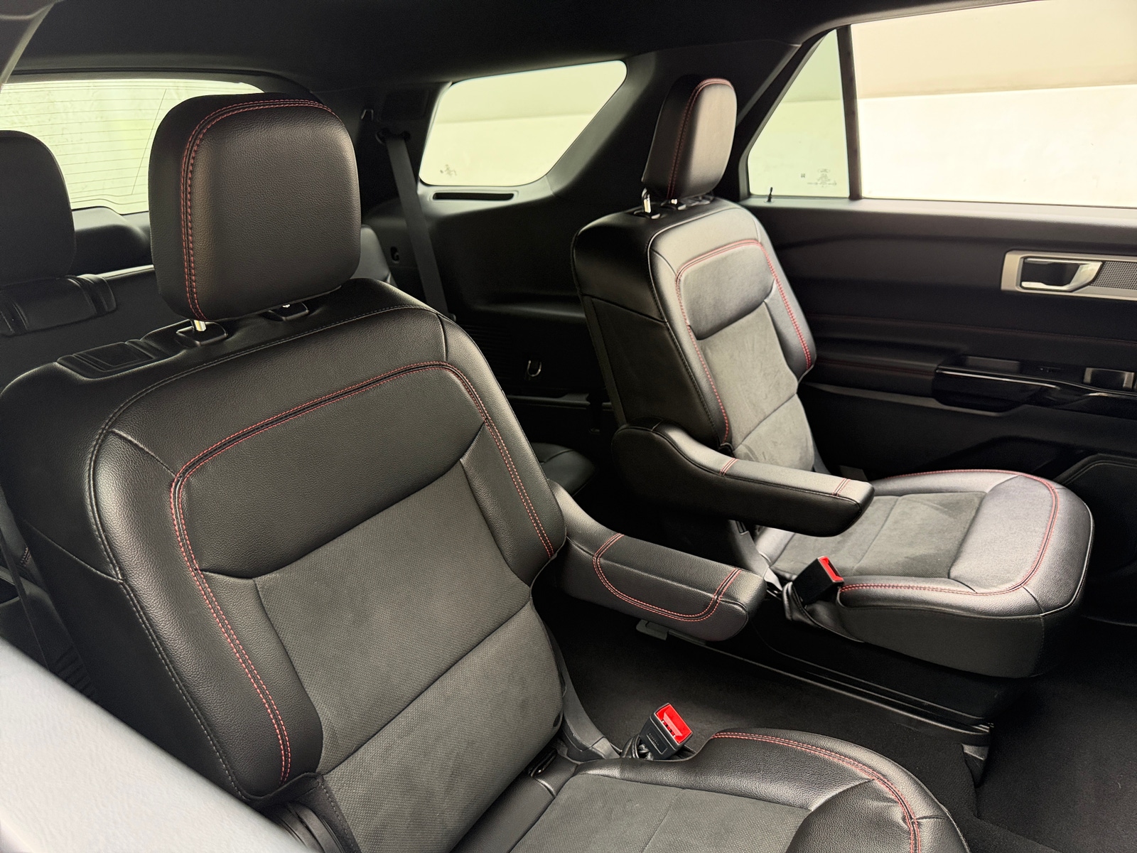 Thumbnail: 2022 Ford Explorer - 5