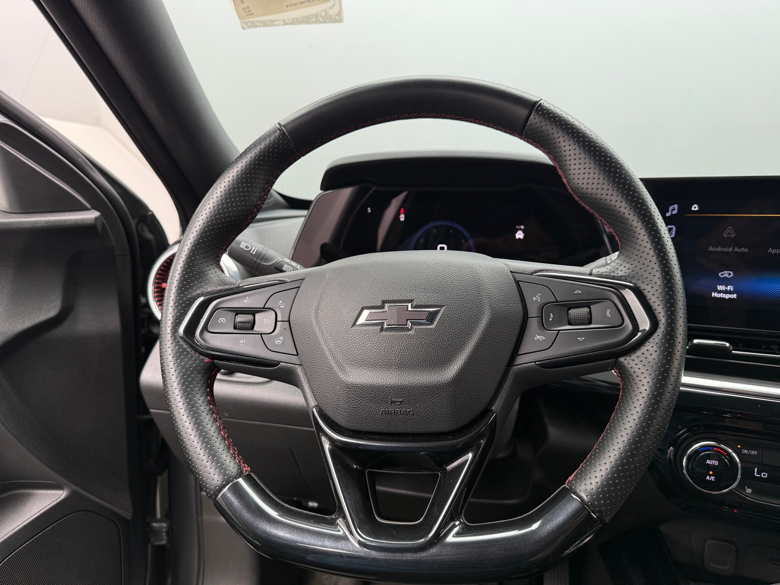 Thumbnail: 2025 Chevrolet Trax - 4