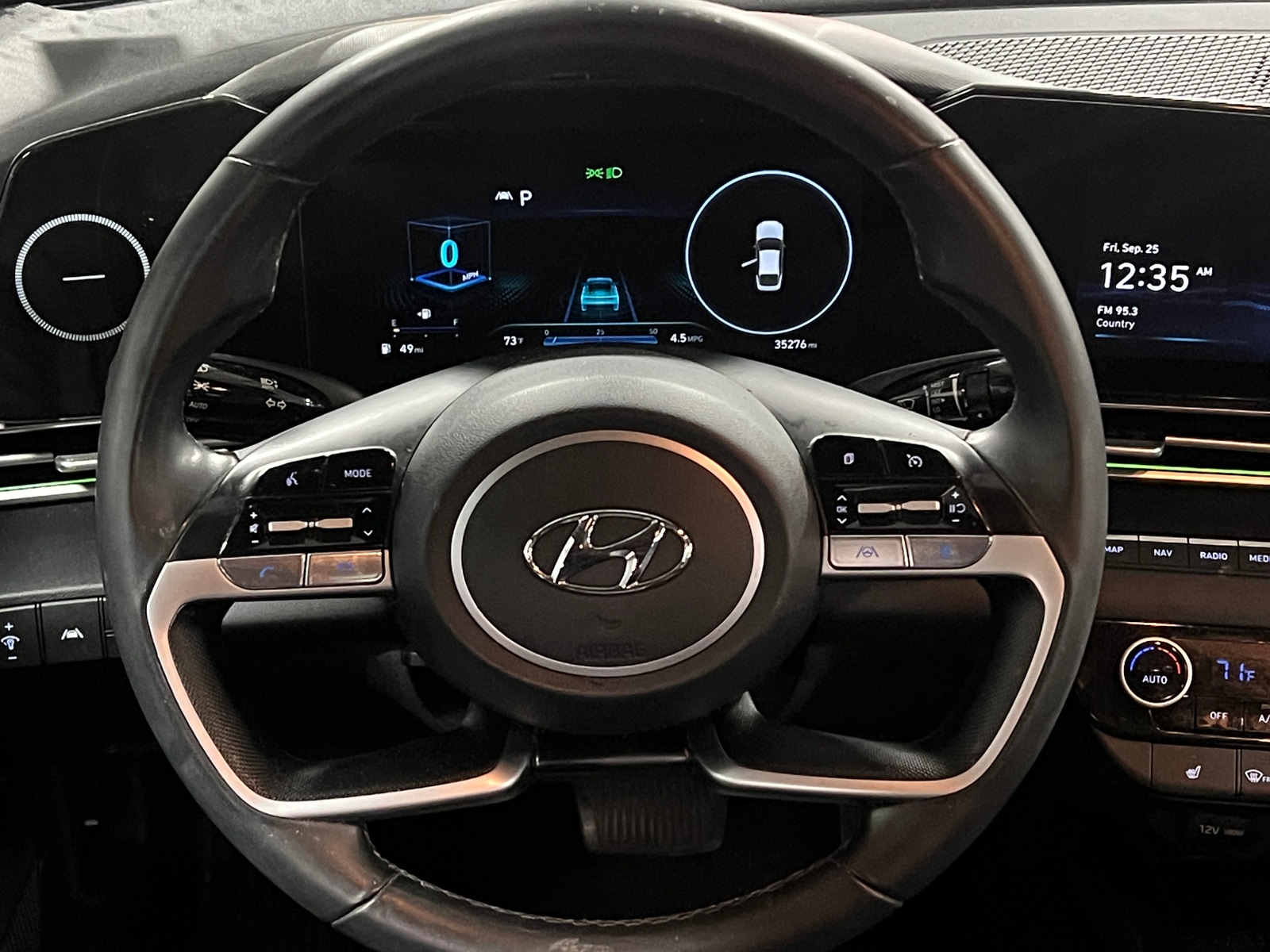 Thumbnail: 2023 Hyundai Elantra - 4