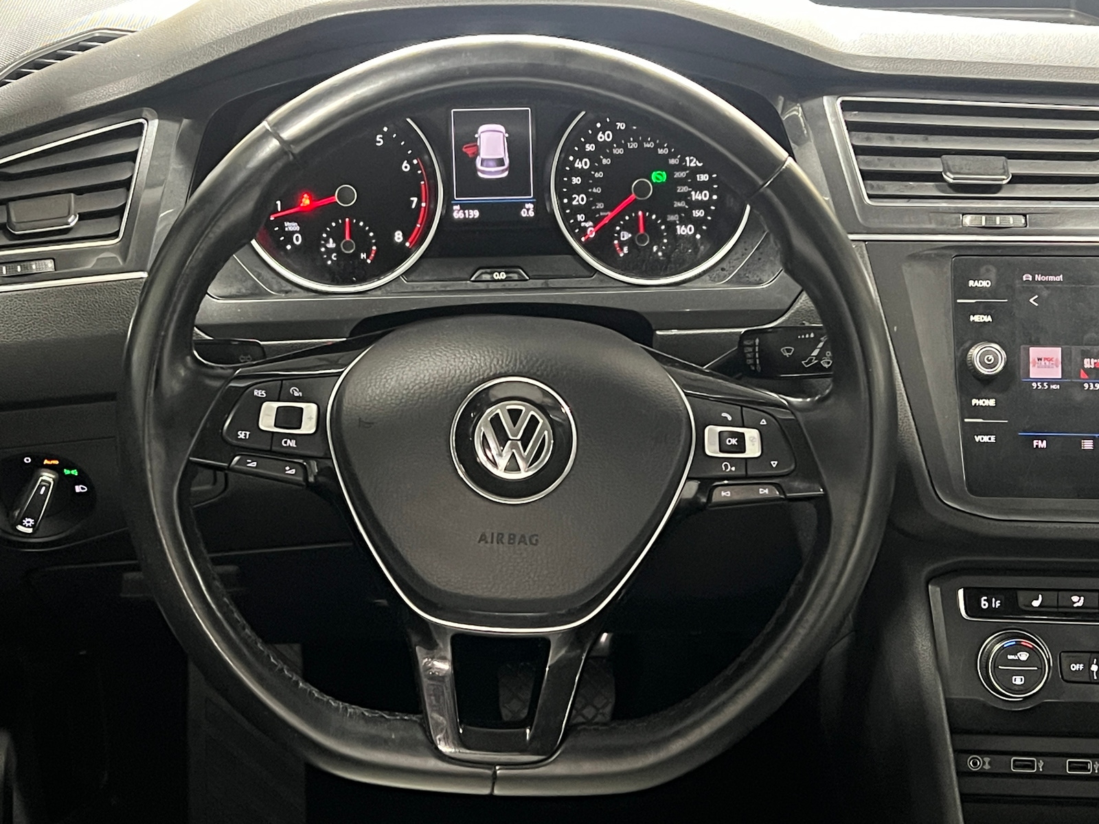 Thumbnail: 2018 Volkswagen Tiguan - 5