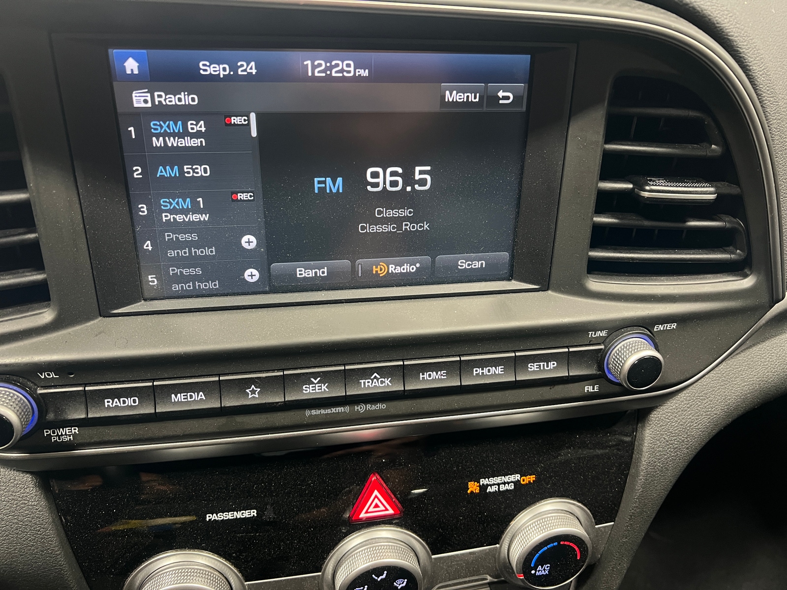 Thumbnail: 2019 Hyundai Elantra - 4