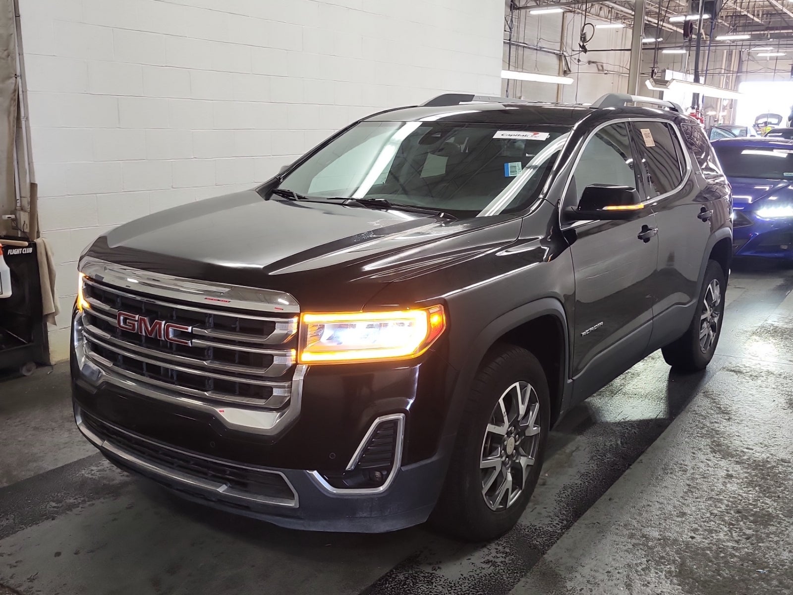 2023 GMC Acadia SLT