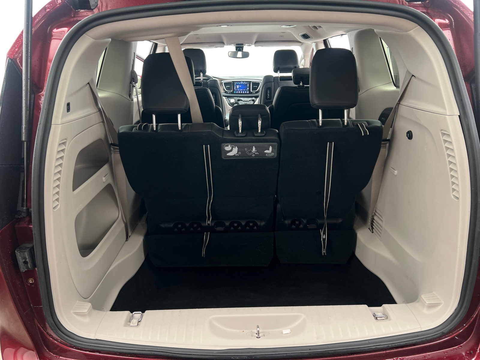 Thumbnail: 2018 Chrysler Pacifica - 6